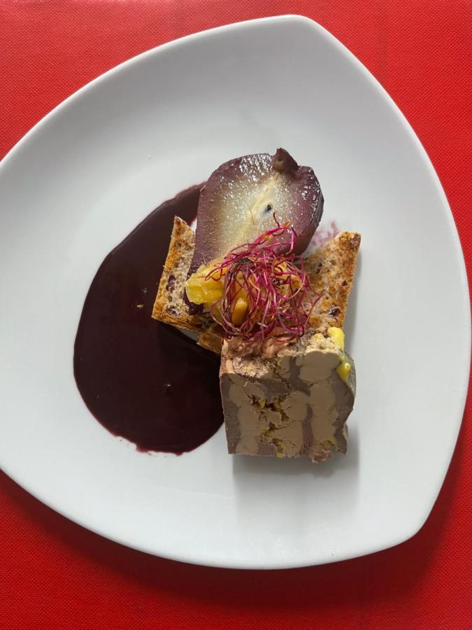 Logis Hotel Restaurant Cazes Arazat Laissac Luaran gambar