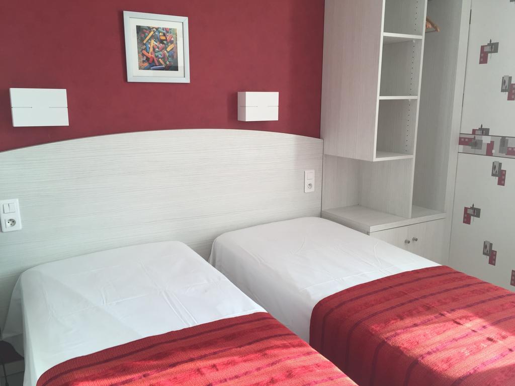 Logis Hotel Restaurant Cazes Arazat Laissac Luaran gambar