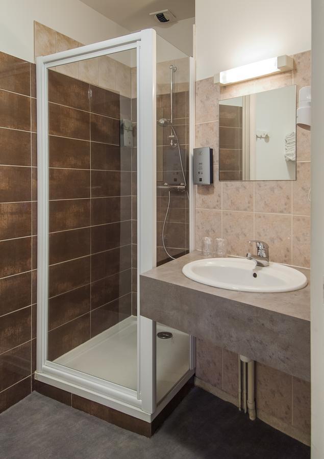 Logis Hotel Restaurant Cazes Arazat Laissac Luaran gambar