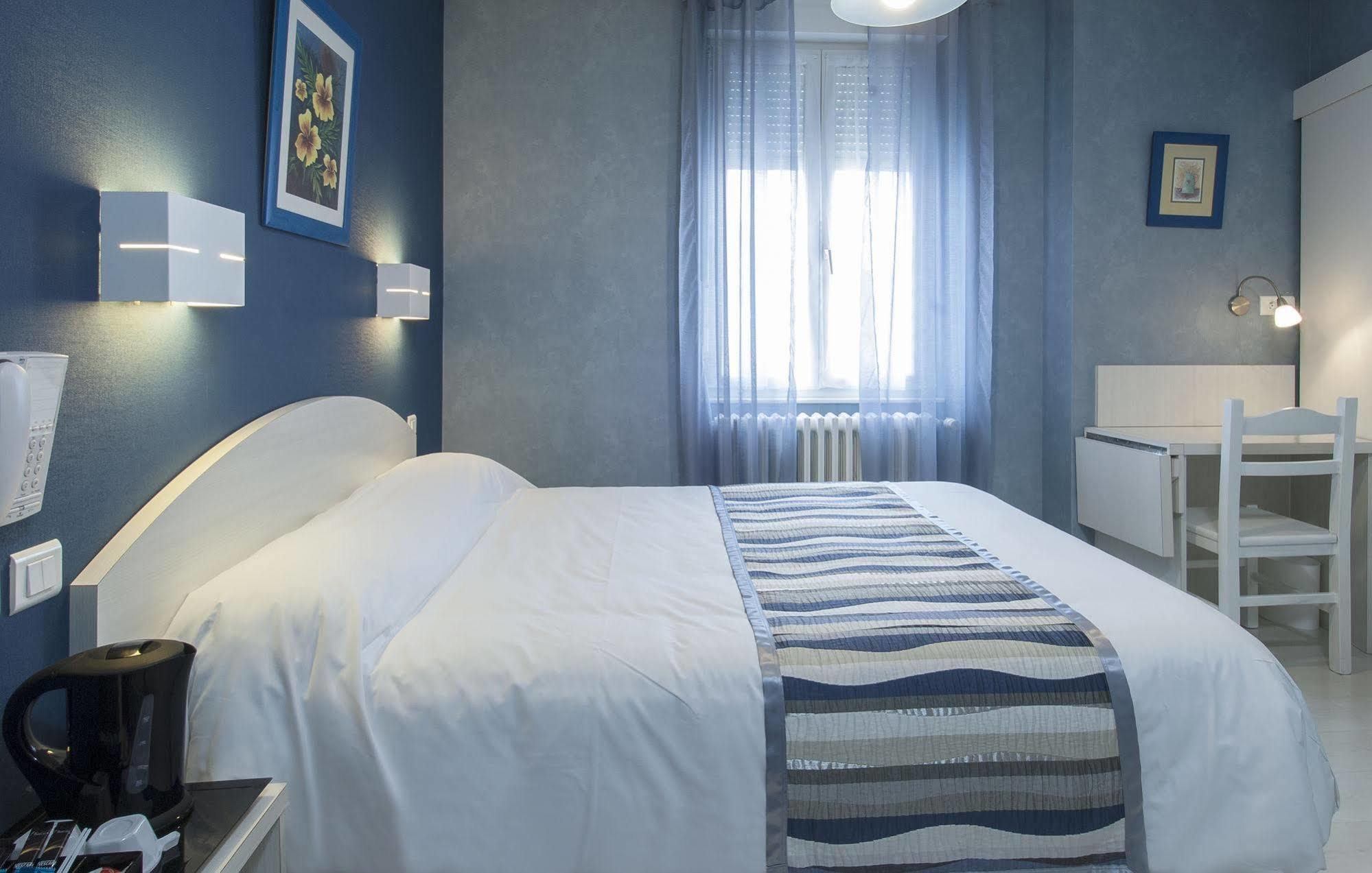 Logis Hotel Restaurant Cazes Arazat Laissac Luaran gambar
