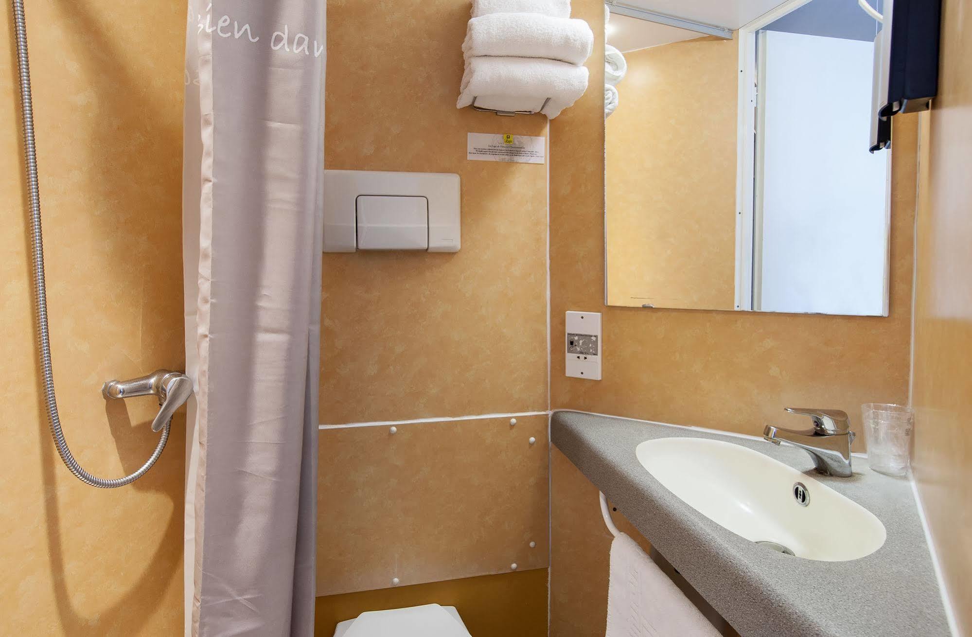 Logis Hotel Restaurant Cazes Arazat Laissac Luaran gambar