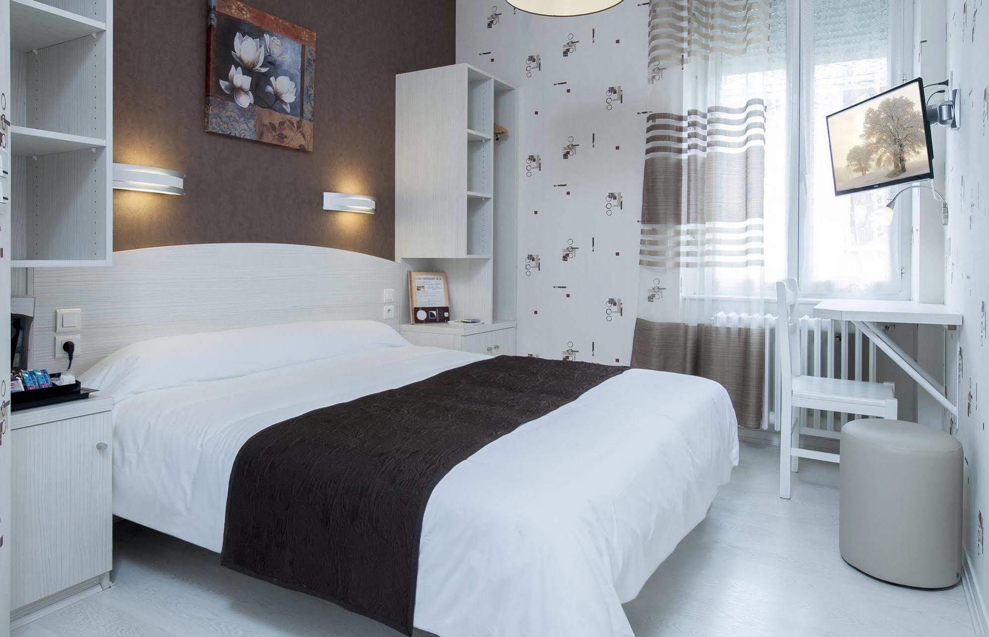 Logis Hotel Restaurant Cazes Arazat Laissac Luaran gambar