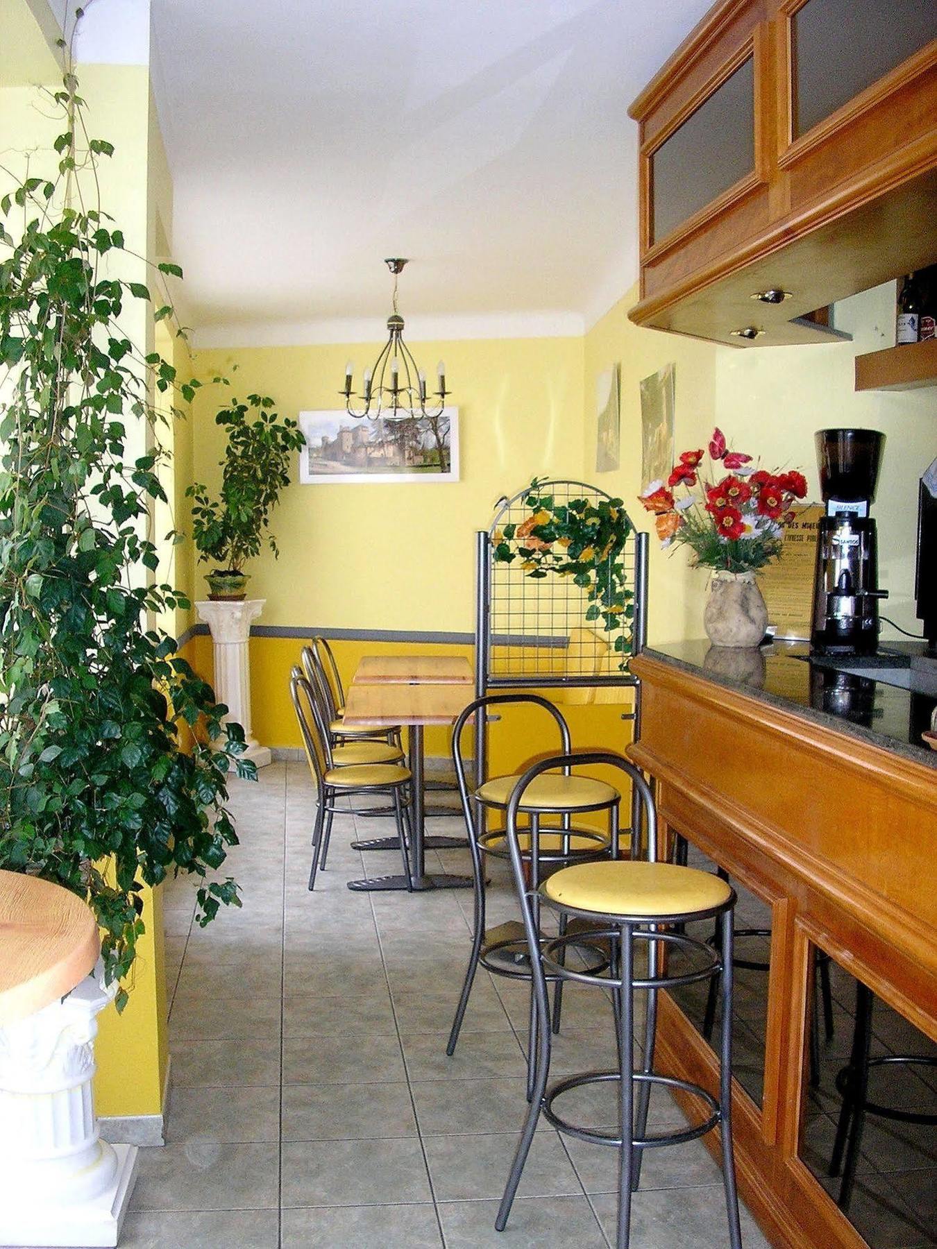 Logis Hotel Restaurant Cazes Arazat Laissac Luaran gambar