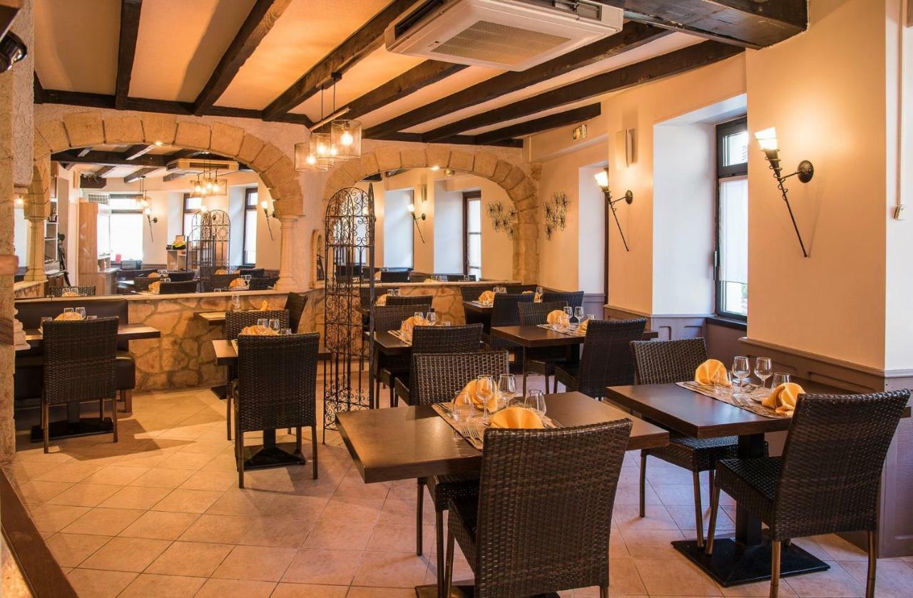 Logis Hotel Restaurant Cazes Arazat Laissac Luaran gambar