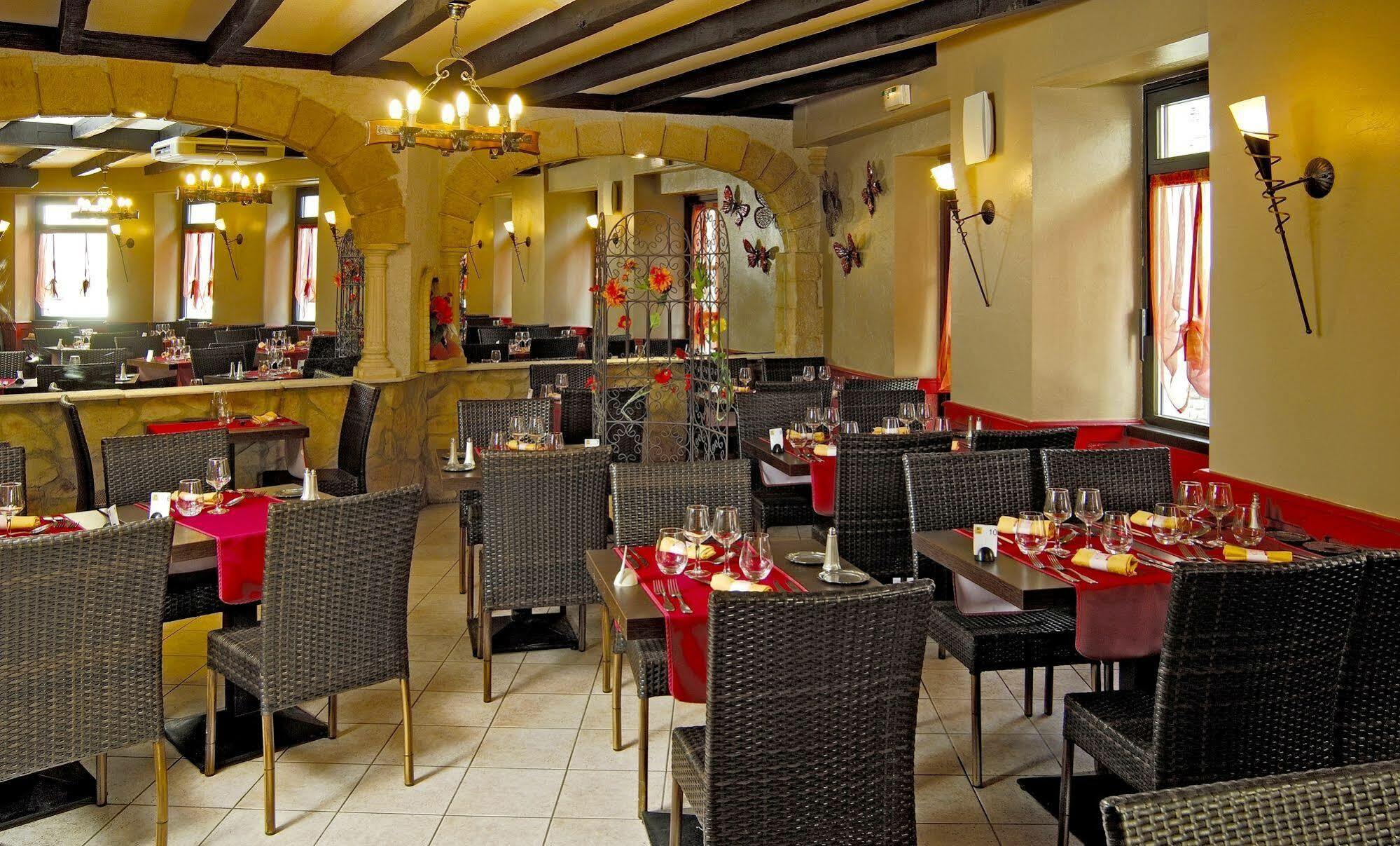 Logis Hotel Restaurant Cazes Arazat Laissac Luaran gambar